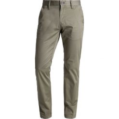 GStar BRONSON SLIM CHINO Chinosy dark shamrock. Zielone bez kategorii G-Star, z elastanu. W wyprzedaży za 367,20 zł.