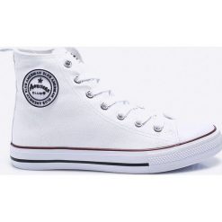 American Club - Trampki. Białe trampki i tenisówki damskie marki American CLUB, bez wzorów, z materiału, bez zapięcia. W wyprzedaży za 49,90 zł.