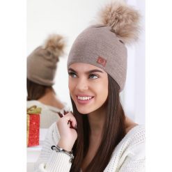 Czapka MISALINA BROWN. Pomarańczowe czapki damskie na zimę. W wyprzedaży za 29,00 zł.