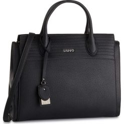 Torebka LIU JO - L Satchel N19042 E0027 Midnight 90013. Niebieskie torebki klasyczne damskie Liu Jo, z aplikacjami, ze skóry ekologicznej, klasyczne, zdobione, bez dodatków. W wyprzedaży za 399,00 zł.
