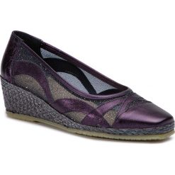 Espadryle SPIFFY - E-81453-80 Mariano 030. Fioletowe espadryle damskie Spiffy, z aplikacjami, ze skóry, bez obcasa, na koturnie. W wyprzedaży za 279,00 zł.