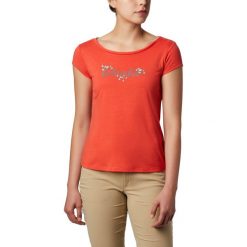 Koszulka Columbia Shady Grove™ SS Tee 1885993847 - czerwony. Czerwone koszulki damskie Columbia, l, bez wzorów, bez kołnierzyka, bez rękawów. Za 126,99 zł.