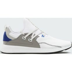 Białe buty sportowe w stylu skarpety strap. Białe buty sportowe męskie marki Pull&Bear, bez zapięcia. Za 96,90 zł.