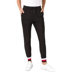 Tommy Hilfiger Signature Spodnie dresowe Czarny. Czarne spodnie damskie TOMMY HILFIGER, l, z bawełny. Za 462,95 zł.