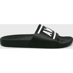 TheWhiteBrand - Klapki. Czarne kapcie męskie TheWhiteBrand, bez wzorów, z materiału. W wyprzedaży za 129,90 zł.