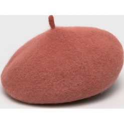 Answear - Beret. Różowe czapki damskie ANSWEAR, bez wzorów, z wełny. W wyprzedaży za 44,90 zł.