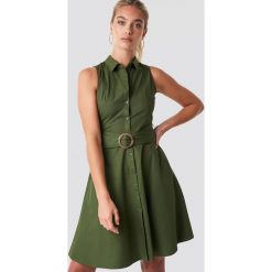 MANGO Sukienka Wendy - Green. Szare sukienki z falbanami marki Mango, na co dzień, l, z tkaniny, casualowe, z dekoltem halter, na ramiączkach, midi, rozkloszowane. Za 141,95 zł.