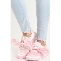 Jasnoróżowe Buty Sportowe Pinky Winky. Szare buty sportowe damskie Born2be, bez wzorów, z satyny, sportowe. Za 49,99 zł.