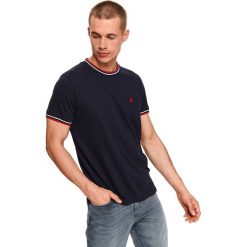 T-shirt krótki rękaw męski z haftem. Niebieskie t-shirty męskie Top Secret, na zimę, m, w paski, z bawełny, z okrągłym kołnierzem, krótkie. W wyprzedaży za 19,99 zł.