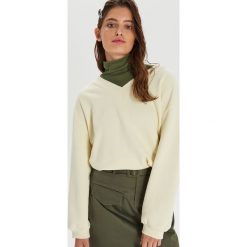 Gładka bluza oversize - Kremowy. Białe bluzy damskie Cropp, s, bez wzorów, bez rękawów, bez kaptura. Za 69,99 zł.