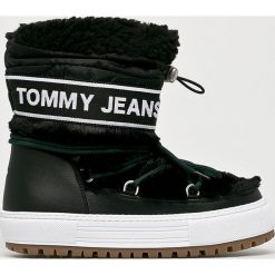 Tommy Jeans - Śniegowce. Czarne śniegowce damskie marki Tommy Jeans, z jeansu. W wyprzedaży za 499,90 zł.