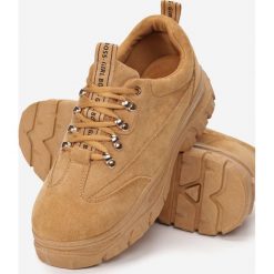 Camelowe Sneakersy Merellien. Brązowe buty sportowe damskie Born2be. Za 99,99 zł.