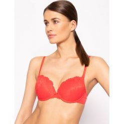 Biustonosz push-up Triumph Tempting Lace 10186512. Czerwone biustonosze Triumph, bez wzorów, z elastanu. W wyprzedaży za 109,00 zł.