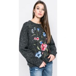 Answear - Sweter. Szare swetry klasyczne damskie marki ANSWEAR, s, z poliesteru, z okrągłym kołnierzem. W wyprzedaży za 79,90 zł.