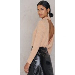 Swetry klasyczne damskie: NA-KD Trend Sweter z okdrytymi plecami – Orange