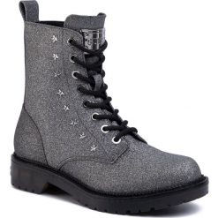 Trapery GUESS - Tavora2 FL5TV2 FAM10 BLACK. Szare trapery damskie Guess, ze skóry ekologicznej, bez obcasa, bez zapięcia. W wyprzedaży za 549,00 zł.