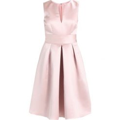 Swing Sukienka koktajlowa rosa. Czerwone sukienki koktajlowe marki Swing, z materiału. Za 669,00 zł.