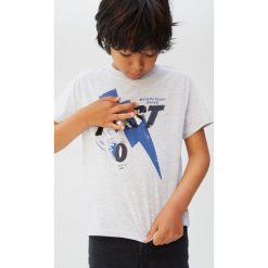 Mango Kids - T-shirt dziecięcy Moto 110-164 cm. Szare t-shirty chłopięce Mango Kids, z nadrukiem, z bawełny, bez rękawów. Za 49,90 zł.