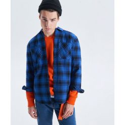 Koszula w kratę z kolekcji Night Animals - Granatowy. Niebieskie koszule męskie Cropp, s, bez wzorów, bez kołnierzyka, bez rękawów. W wyprzedaży za 59,99 zł.