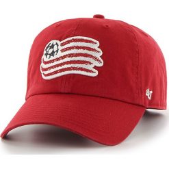 47brand - Czapka New England Revolution. Czerwone czapki męskie marki 47brand. W wyprzedaży za 69,90 zł.