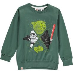 Bluza w kolorze ciemnozielonym. Zielone bluzy chłopięce rozpinane LEGO Wear. W wyprzedaży za 47,95 zł.