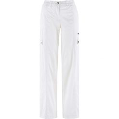 Spodnie bojówki Loose Fit bonprix biały. Białe spodnie damskie bonprix, bez wzorów. Za 109,99 zł.