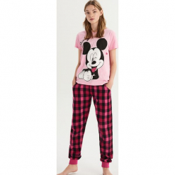 Dwuczęściowa piżama Mickey Mouse - Różowy. Czerwone piżamy damskie marki Sinsay, l, z motywem z bajki. Za 69,99 zł.