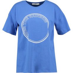 T-shirty damskie: Gestuz RAINBOW Tshirt z nadrukiem nebulas blue