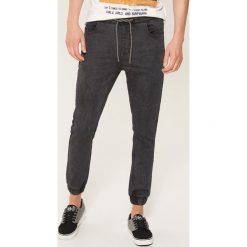Denimowe joggery - Szary. Szare spodnie męskie marki House, m, bez wzorów, z jeansu. Za 99,99 zł.