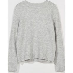 Sweter z dzianiny - Jasny szary. Szare swetry damskie Mohito, s, bez wzorów, z dzianiny, bez rękawów, bez kaptura. Za 89,99 zł.