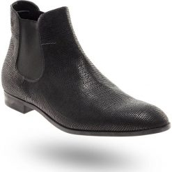 CZARNE SZTYBLETY EMPORIO ARMANI. Czarne sztyblety męskie Emporio Armani, ze skóry, bez zapięcia. Za 894,50 zł.