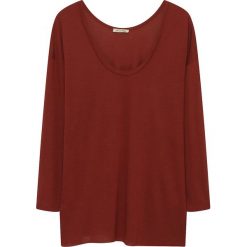 Koszulka w kolorze bordowym. Czerwone t-shirty damskie American Vintage, s, z okrągłym kołnierzem, z długim rękawem. W wyprzedaży za 77,95 zł.
