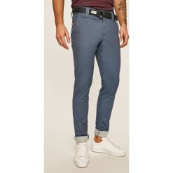 Tommy Jeans - Spodnie. Spodnie męskie Tommy Jeans, na co dzień, w paski, z elastanu. W wyprzedaży za 359,90 zł.