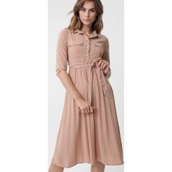 Beżowa Sukienka Vernon. Brązowe sukienki damskie Born2be, s, w paski, z tkaniny, z kokardą, midi, rozkloszowane. Za 209,99 zł.