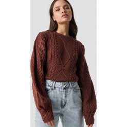 Trendyol Sweter ze splotem - Red. Czerwone swetry klasyczne damskie Trendyol, z dzianiny, z okrągłym kołnierzem. Za 121,95 zł.