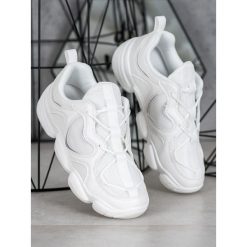 Stylowe biaŁe sneakersy. Białe sneakersy damskie KYLIE, ze skóry ekologicznej. Za 129,00 zł.