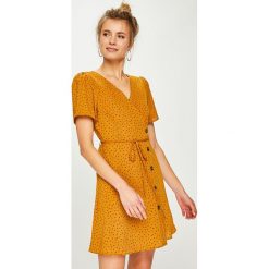 Answear - Sukienka. Brązowe sukienki damskie ANSWEAR, na co dzień, s, bez wzorów, z poliesteru, casualowe, bez kołnierzyka, z krótkim rękawem, krótkie, mini, rozkloszowane. W wyprzedaży za 69,90 zł.