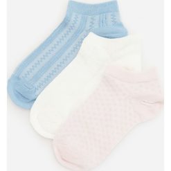 Skarpety stopki z bawełną organiczną 3 pack - Różowy. Różowe skarpetki damskie Reserved, bez wzorów, z bawełny. Za 29,99 zł.