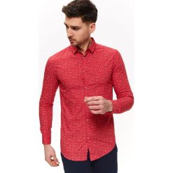Koszula we wzór o dopasowanym kroju. Czerwone koszule męskie Top Secret, na lato, m, bez wzorów, eleganckie, bez kołnierzyka, z długim rękawem. W wyprzedaży za 29,99 zł.
