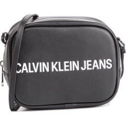 Torebka CALVIN KLEIN JEANS - Sculpted Logo Camera Bag K60K605247 001. Czarne listonoszki damskie Calvin Klein Jeans, bez wzorów, z jeansu, bez dodatków. W wyprzedaży za 169,00 zł.