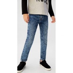 Mango Kids - Jeansy dziecięce Erik 110-164 cm. Niebieskie spodnie chłopięce Mango Kids, bez wzorów, z elastanu. W wyprzedaży za 69,90 zł.