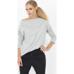 Szara Luźna Bluzka z Opadającym Dekoltem. Szare podkoszulki damskie marki Molly.pl, s, bez wzorów, z dresówki, eleganckie, bez kołnierzyka, z długim rękawem. Za 67,90 zł.