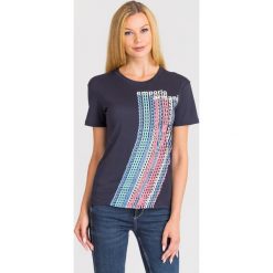 T-SHIRT EMPORIO ARMANI. Niebieskie t-shirty damskie Emporio Armani, z nadrukiem, z bawełny, z okrągłym kołnierzem. Za 221,40 zł.