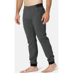 Spodnie dresowe slim Gym & Pilates 540 męskie. Czarne spodnie męskie DOMYOS, s, bez wzorów, z elastanu. Za 99,99 zł.
