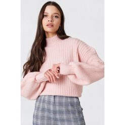 Trendyol Sweter z półgolfem i bufiastym rękawem - Pink. Różowe bez kategorii marki Trendyol, z dzianiny, z golfem. W wyprzedaży za 66,57 zł.