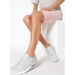 Jasnoszare Buty Sportowe Cold Nights. Szare buty sportowe damskie Born2be, bez wzorów, sportowe. W wyprzedaży za 89,99 zł.