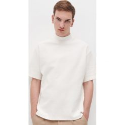 T-shirt ze stójką - Biały. Białe t-shirty męskie Reserved, s, bez wzorów, ze stójką. Za 59,99 zł.