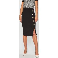 Marciano Guess - Spódnica. Białe spódniczki damskie MARCIANO GUESS, do pracy, z aplikacjami, z elastanu, biznesowe, z podwyższonym stanem, midi, ołówkowe. W wyprzedaży za 299,90 zł.