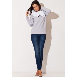 Szara Bluza z Kontrastowym Kołnierzem. Szare podkoszulki damskie Molly.pl, s, bez wzorów, z dzianiny, z kontrastowym kołnierzykiem, bez rękawów. Za 115,90 zł.