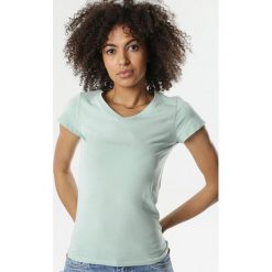 Miętowy T-shirt Nysalphia. Zielone bluzki damskie Born2be, s, bez wzorów, z dzianiny, z dekoltem w serek. Za 29,99 zł.